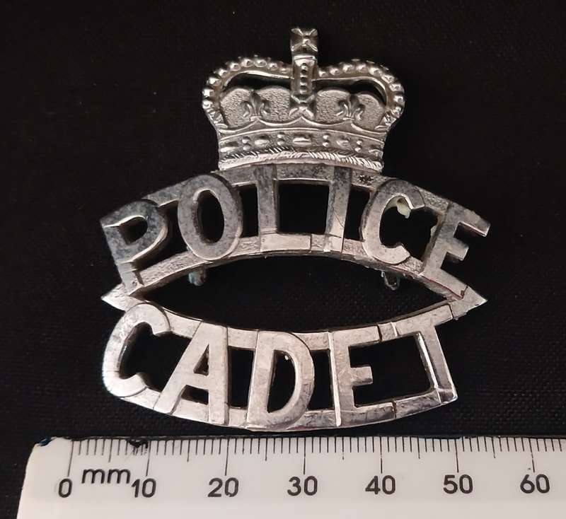NSW NEW SOUTH WALES POLICE CADET CAP BADGE       `` RARE ``           C9