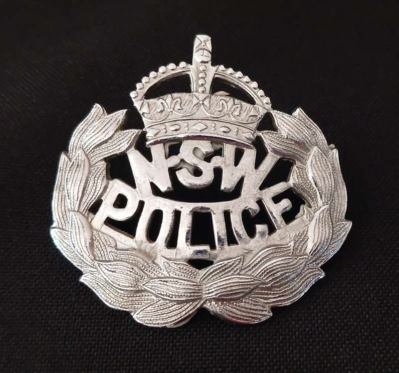 NSW POLICE COMMISSIONED OFFICERS CAP BADGE  ``` RARE ```               C11