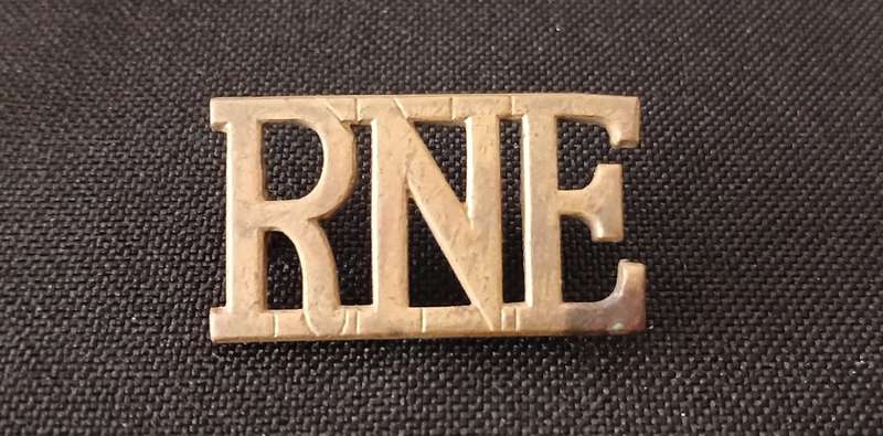 RHODESIA NYASALAND ENGINEERS SHOULDER TITLE                   C24