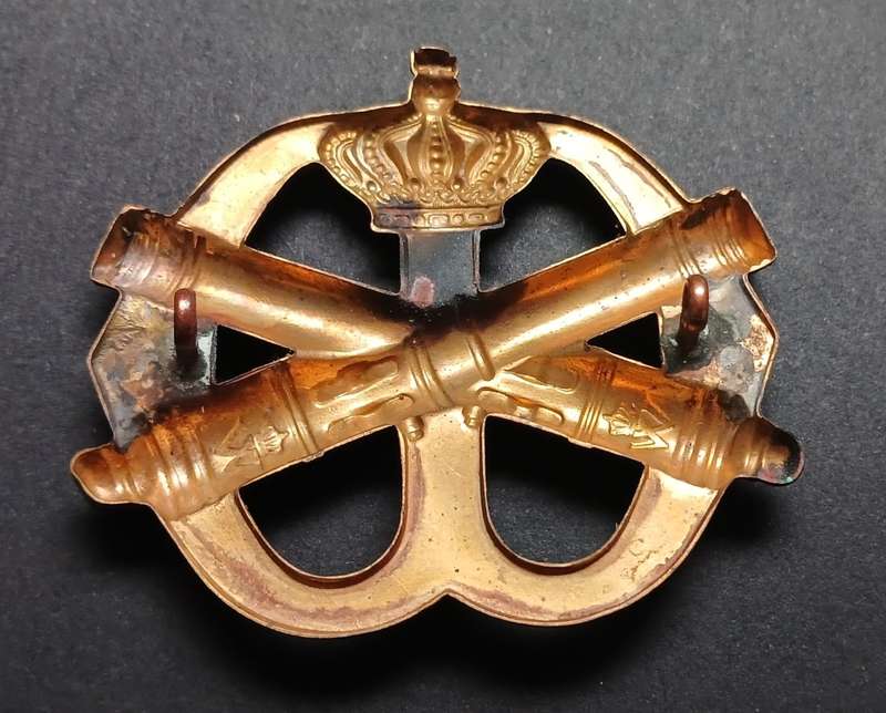 NETHERLANDS FIELD ARTILLERY HAT / BERET BADGE                  C35
