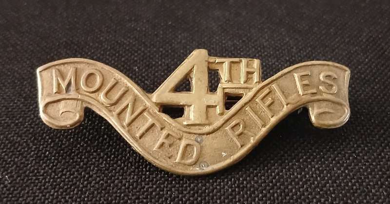 SA. 4TH MOUNTED RIFLES SLOUCH HAT BADGE / SHOULDER TITLE            C41