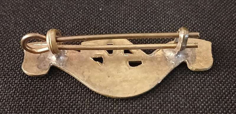 SA. 4TH MOUNTED RIFLES SLOUCH HAT BADGE / SHOULDER TITLE            C41