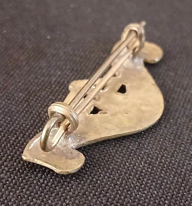 SA. 4TH MOUNTED RIFLES SLOUCH HAT BADGE / SHOULDER TITLE            C41