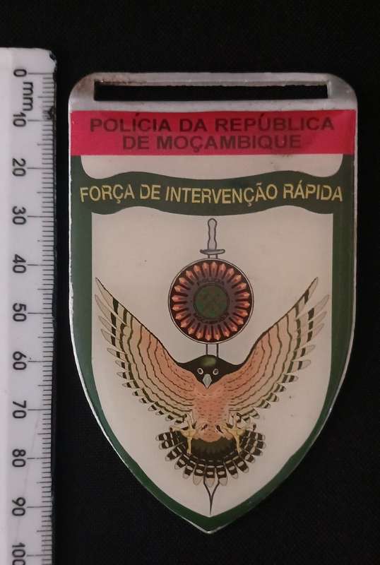 POLICE FORCE OF MOZAMBIQUE METAL ARM FLASH               C46