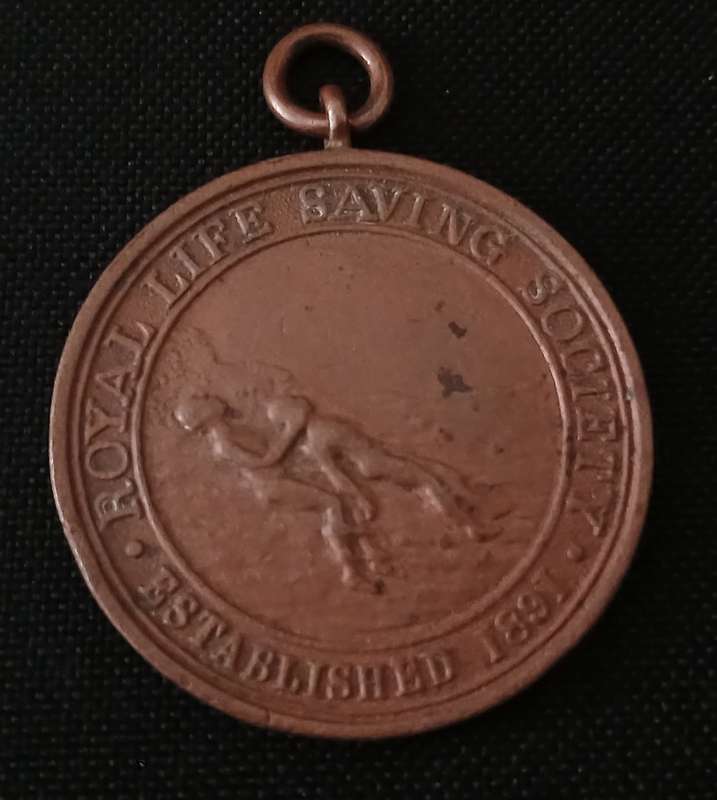 WW2 ROYAL LIFE SAVING SOCIETY MEDAL ISSUED TO M.J. HAMMAN DEC. 1937      C47