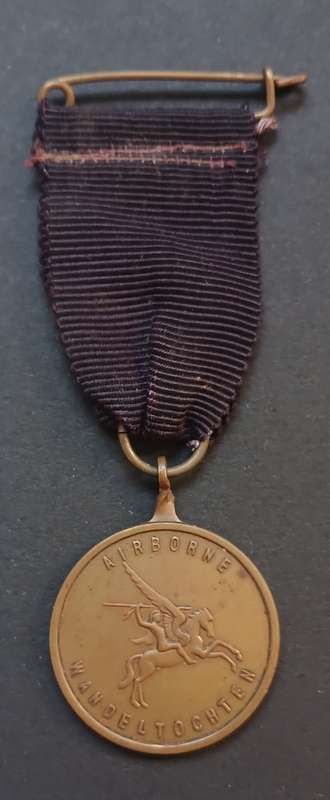 1ST POLITIE SERT VERENINGING RENKUM AIRBORNE WANDELTOCHT MEDAL           C48