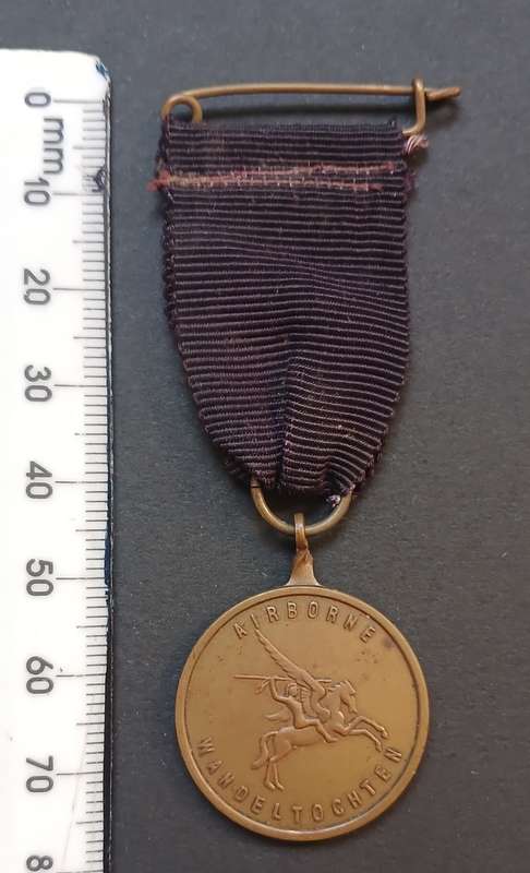 1ST POLITIE SERT VERENINGING RENKUM AIRBORNE WANDELTOCHT MEDAL           C48