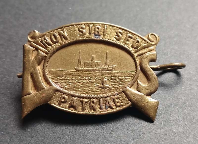 KAROO SKUTTERS / SCHUTTERS SOLID CENTER BRASS BADGE WORN 1914 - 1929   ( OWEN 1775 )  `RARE`     C58