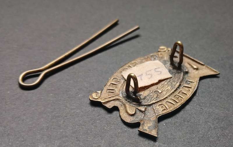 KAROO SKUTTERS / SCHUTTERS SOLID CENTER BRASS BADGE WORN 1914 - 1929   ( OWEN 1775 )  `RARE`     C58