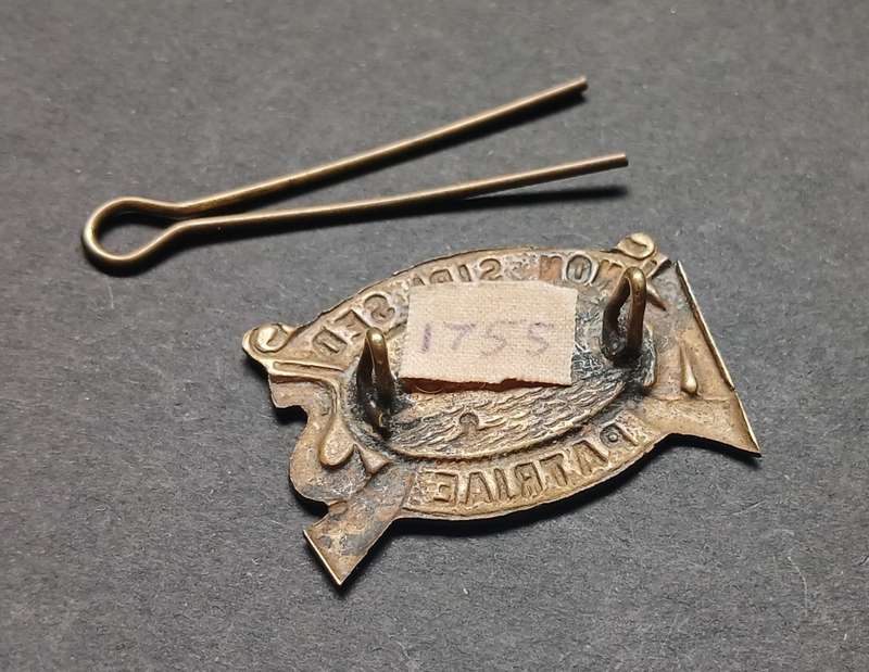 KAROO SKUTTERS / SCHUTTERS SOLID CENTER BRASS BADGE WORN 1914 - 1929   ( OWEN 1775 )  `RARE`     C58