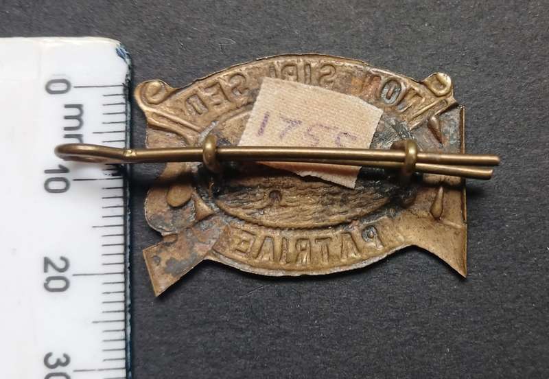 KAROO SKUTTERS / SCHUTTERS SOLID CENTER BRASS BADGE WORN 1914 - 1929   ( OWEN 1775 )  `RARE`     C58