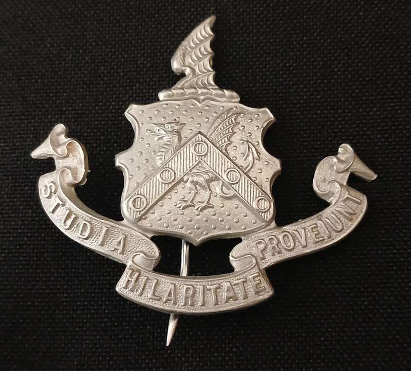 SA KINGSWOOD COLLEGE CADET CORPS WHITE METAL CAP BADGE  `` VERY RARE ``    C68