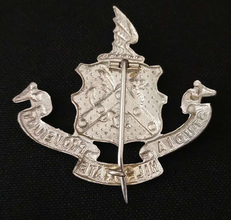 SA KINGSWOOD COLLEGE CADET CORPS WHITE METAL CAP BADGE  `` VERY RARE ``    C68