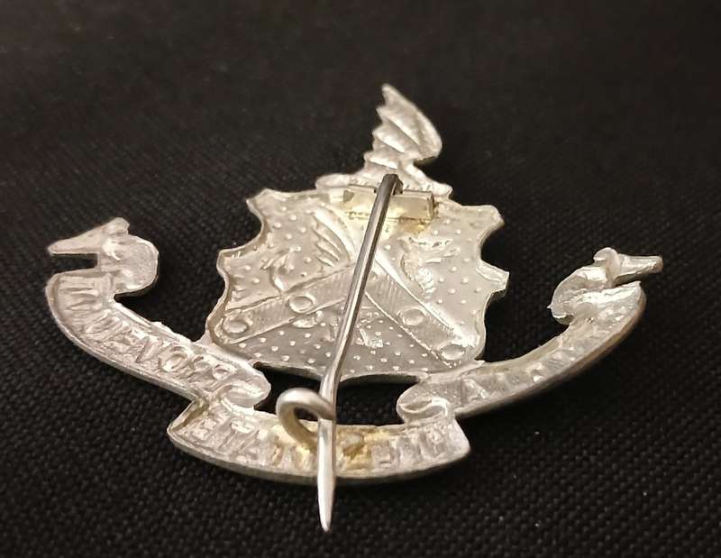 SA KINGSWOOD COLLEGE CADET CORPS WHITE METAL CAP BADGE  `` VERY RARE ``    C68