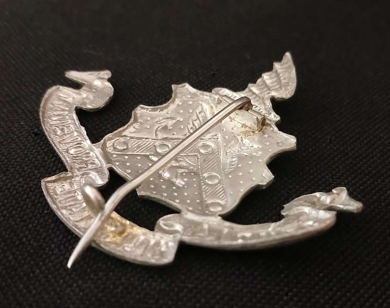 SA KINGSWOOD COLLEGE CADET CORPS WHITE METAL CAP BADGE  `` VERY RARE ``    C68
