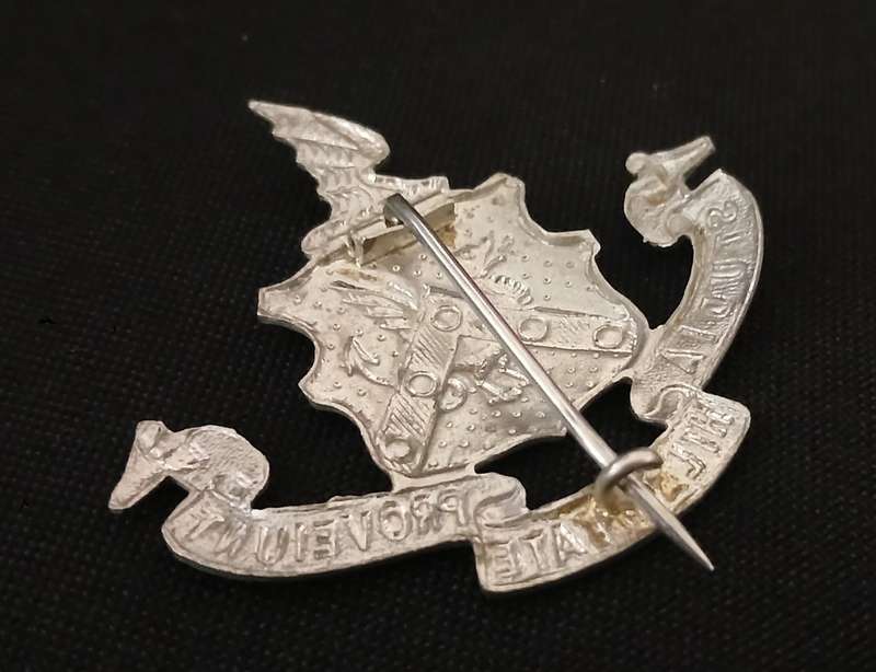 SA KINGSWOOD COLLEGE CADET CORPS WHITE METAL CAP BADGE  `` VERY RARE ``    C68