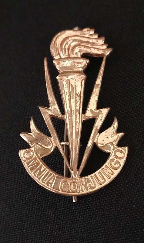 BELGIUM ARMY SIGNAL CORPS CAP BADGE                         C69