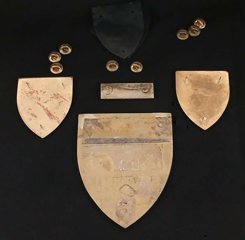 SADF WITWATERSRAND PLAQUE BADGE SHOULDER FLASH PAIR AND MOMMAND BAR                 C89
