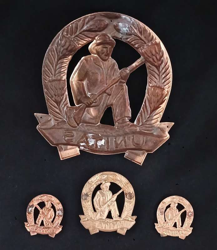 SADF UNITAS CAP AND COLLAR BADGES + PLAQUE BADGE              C91
