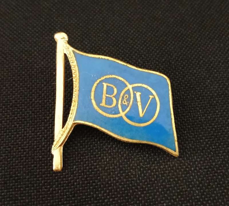 GERMAN SHIPING COMPANY ENAMEL STAF BADGE ( BLUM & VOSS )    ` FLECK HAMBURG `            C95