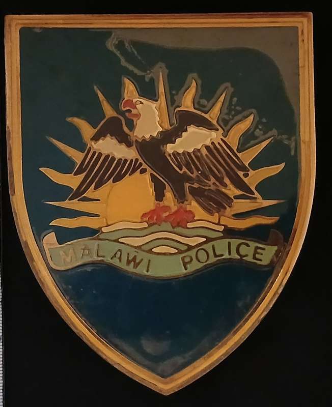 MALAWI POLICE BADGE        ( NOTE CONDITION )                 C104