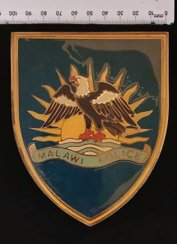 MALAWI POLICE BADGE        ( NOTE CONDITION )                 C104