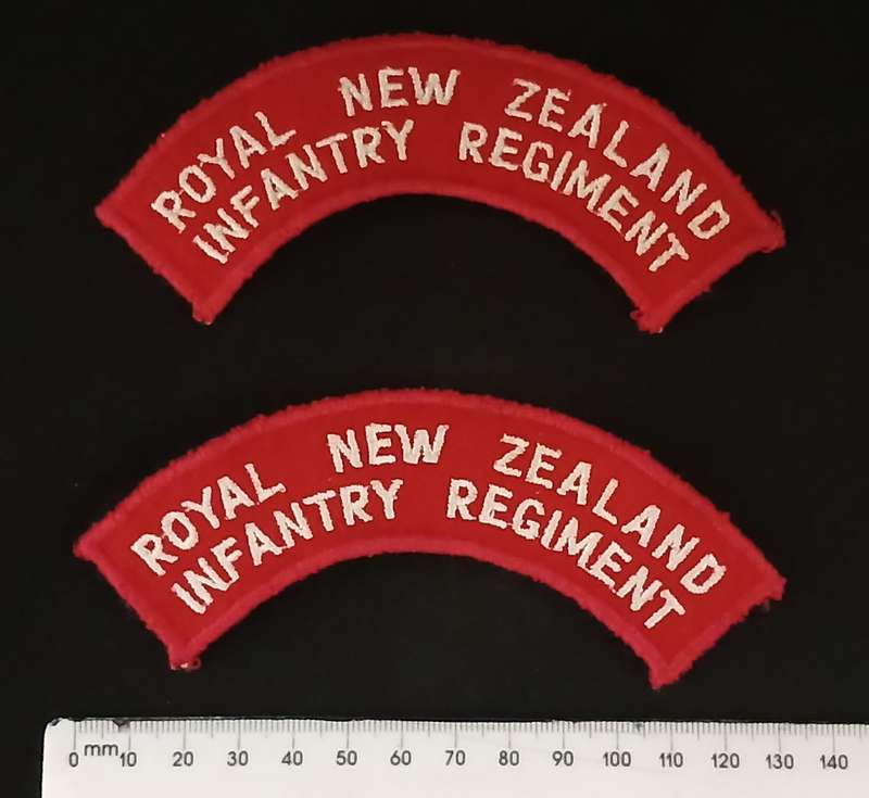 ROYAL NEW ZEALAND INFANTRY REGIMENT CLOTH SHOULDER TITLE PAIR                C107