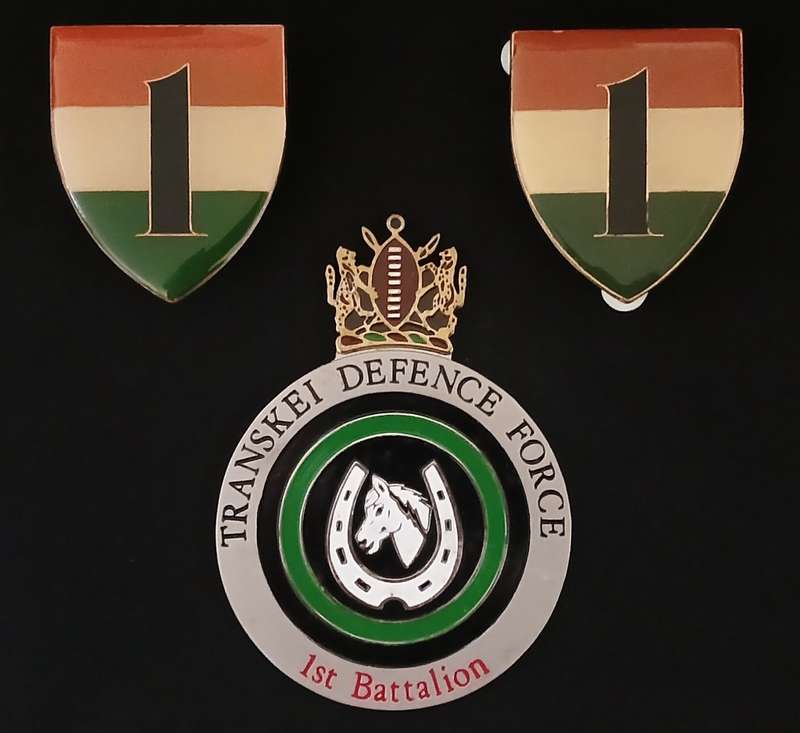 1ST BATTALION TRANSKEI DEFENCE FORCE SHOULDER FLASH PAIR AND BADGE     C109