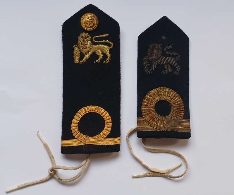 SA NAVY  TIE ON SHOULDER BOARDS                    C111