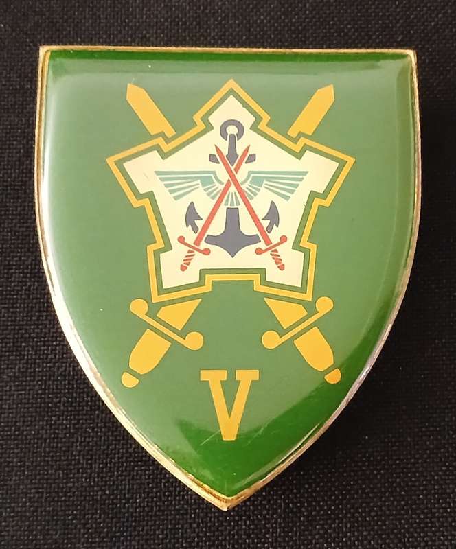SADF CHIEF OF STAFF FINANCE SHOULDER FLASH ( YELLOW TYPE )   ( Note One Pin Repaired )         K12