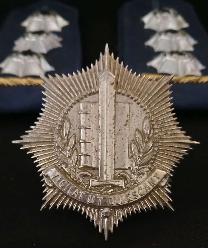 DUTC NETHERLANDS POLICE RANKS WITH BULLION WIRE AND CAP BADGE ( Note Condition )     K17
