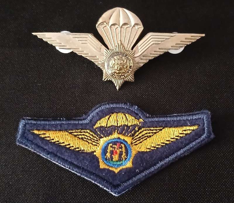 Special Task Force Cloth Wing ( Blue Field Dress ) & Metal Wing  ` OLD COAT OF ARMS `           R42