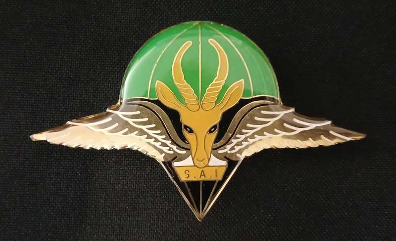 South Africa ( S.A.I ) Parachute Badge In Metal ( Very RARE )        R50