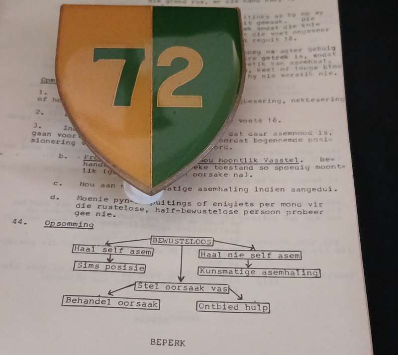 72 Gemotoriseerde Infanterie Brigade Makkerhulp+ Shoulder Flash     R75