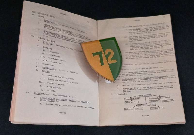 72 Gemotoriseerde Infanterie Brigade Makkerhulp+ Shoulder Flash     R75