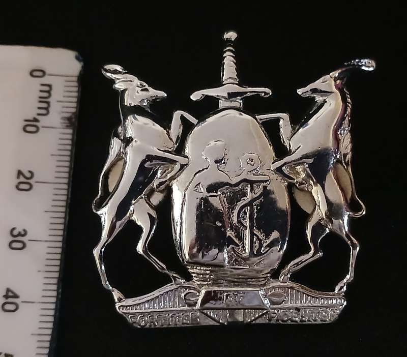 SA. THE COLOURED CORPS CAP BADGE `` SCARCE ``    R80