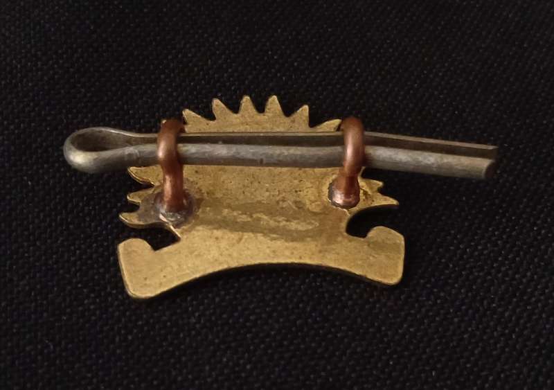 MALAWI ARMY  CAP BADGE                                   R91
