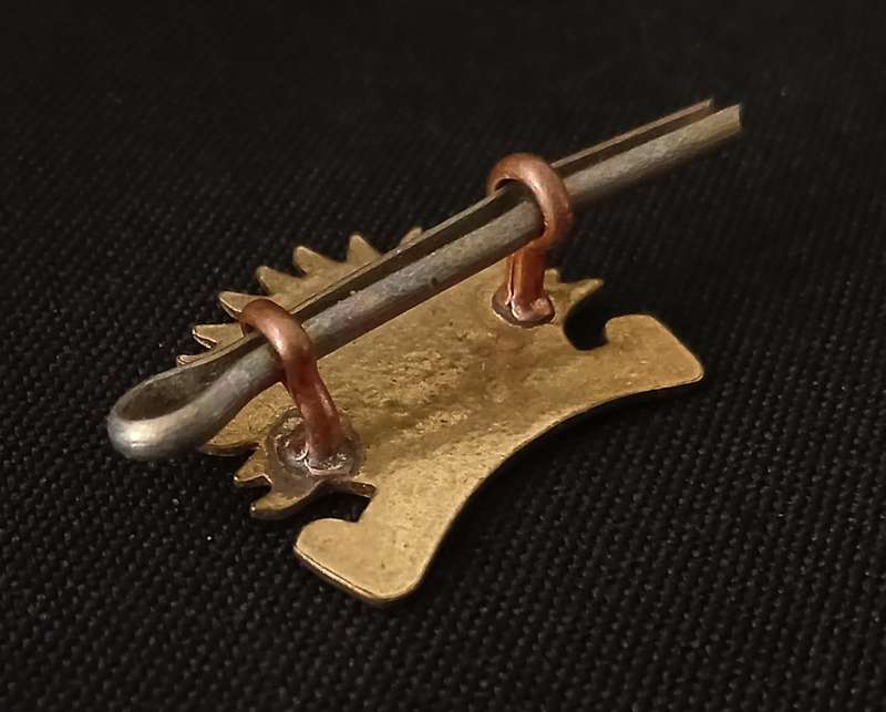 MALAWI ARMY  CAP BADGE                                   R91