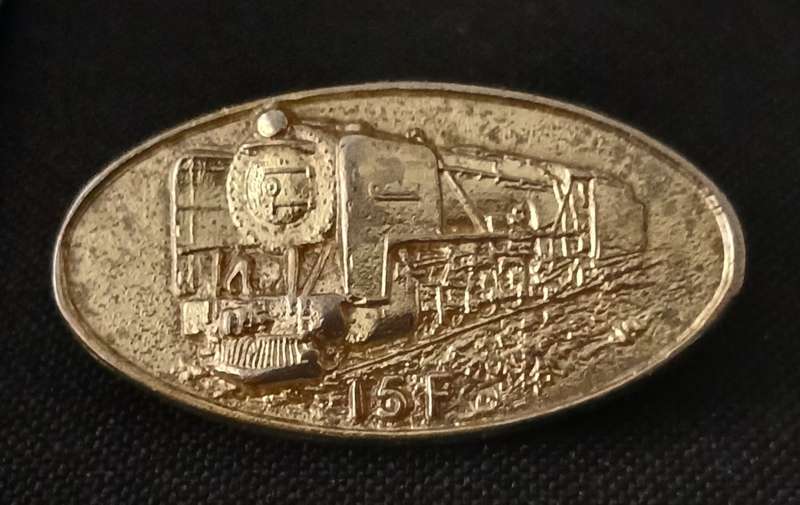 LOCOMOTIVE 15F PIN BADGE                      F94