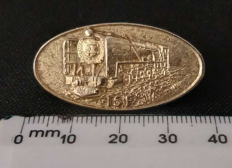 LOCOMOTIVE 15F PIN BADGE                      F94