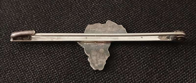 VINTAGE CAPE TOWN WITH CABLE CAR ENAMEL LAPEL BADGE  " STUNNING "    R97