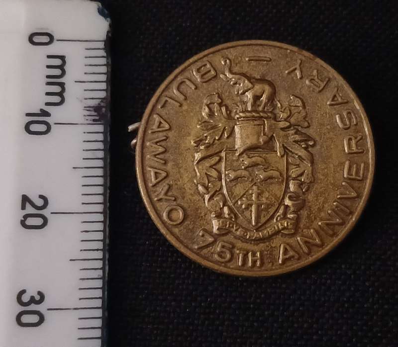 BULAWAYO 75TH ANNIVERSARY PIN BADGE   ( NOTE PIN BROKEN OFF )    R98