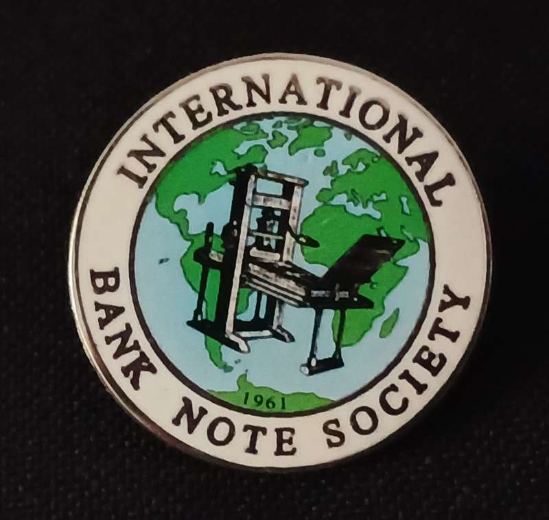 1961 INTERNATIONAL BANK NOTE SOCIETY PIN BADGE              R99