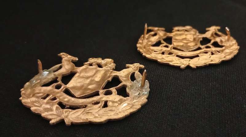 SOUTH AFRICAN AIR FORCE  - SA MAJOOR (AO1) RANK BADGES   FOR   Formal Dress (Stepouts)          R115