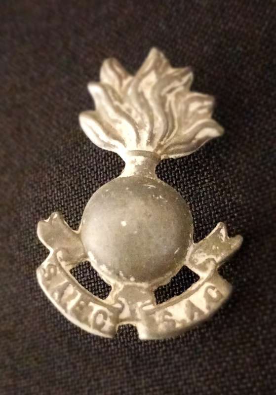 SA ENGINEERS CORPS COLLAR BADGE   (  LEAD CAST )              R121