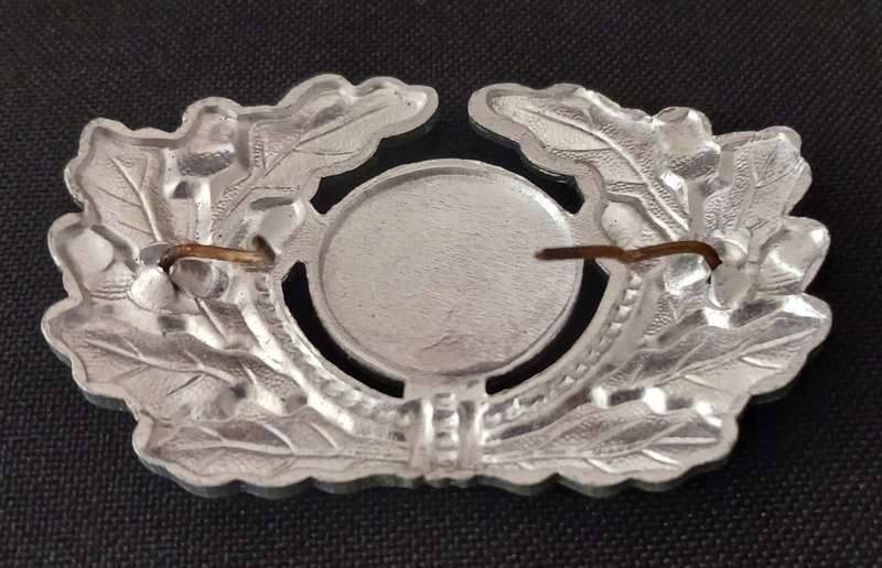 East German Army Officer Cap Badge     ( Note Condition )        R125