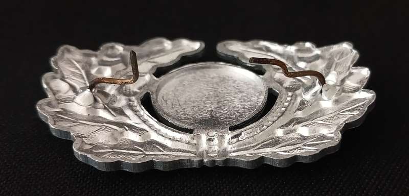 East German Army Officer Cap Badge     ( Note Condition )        R125