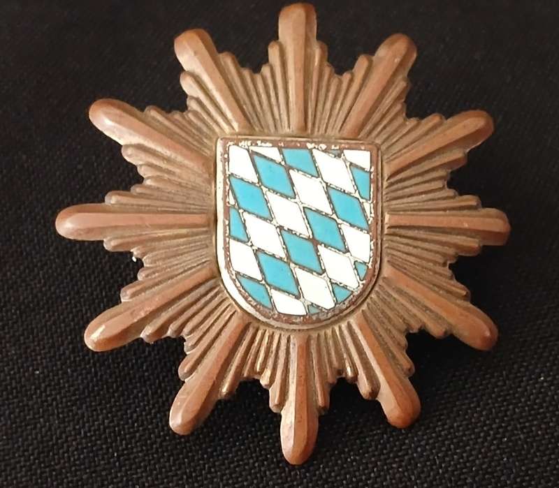 GERMAN BAYREN POLICE HAT BADGE     ( Blue and White Enamel )                R129