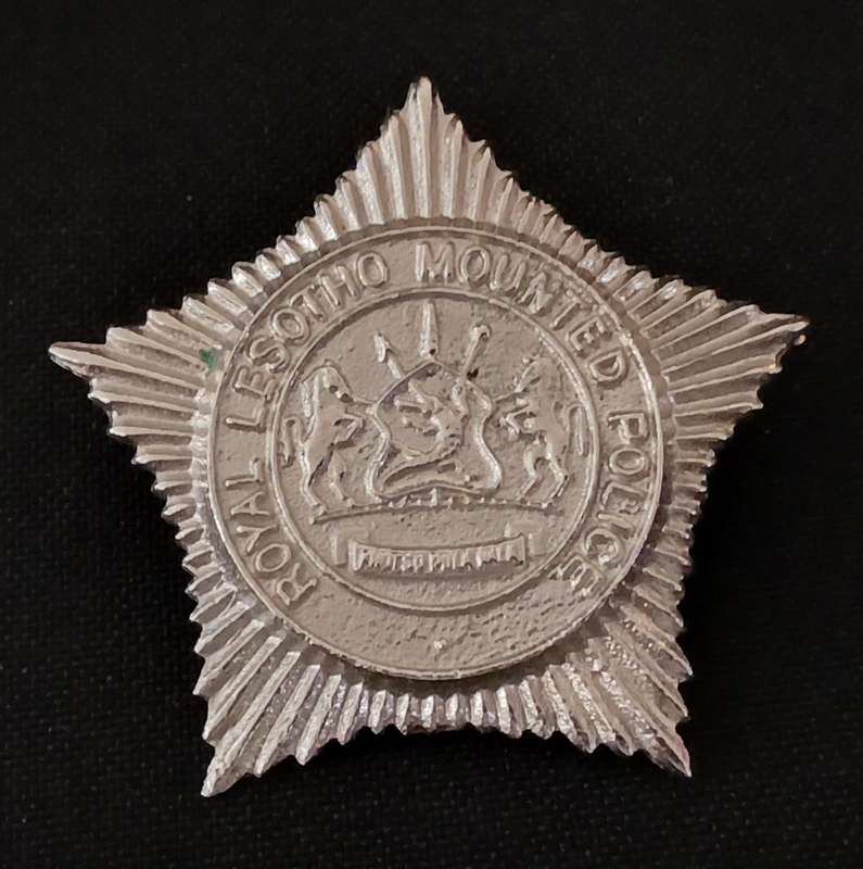 ROYAL LESOTHO MOUNTED POLICE CAP BADGE        R135