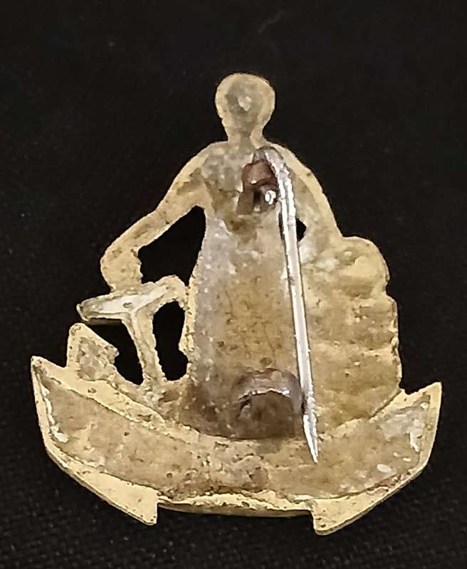 WW2 SOUTH AFRICAN CAPE CORPS CAP BADGE GENUINE CAST ( Note Pin Attached )        R149